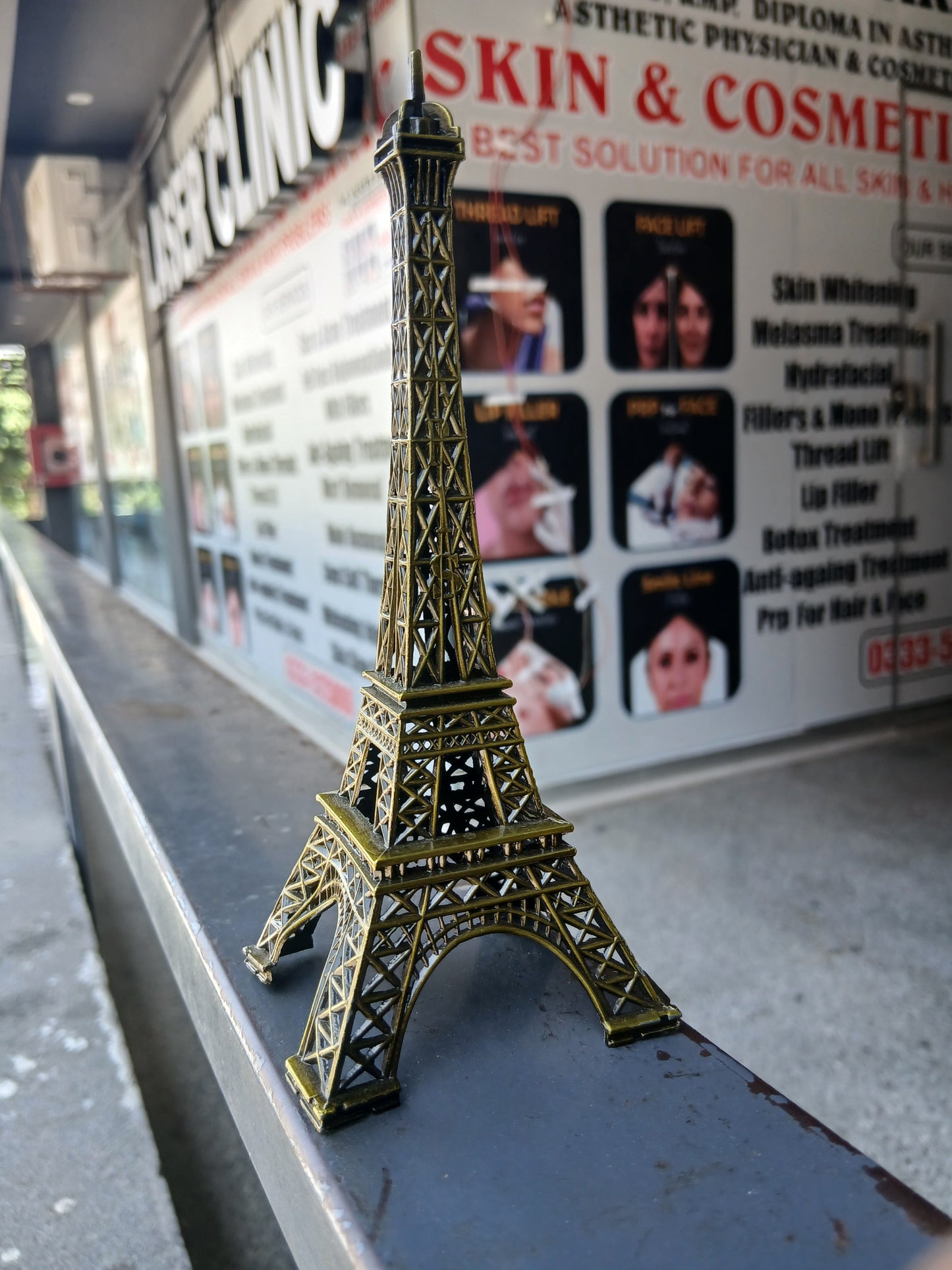 Metallic Eiffel Tower Table Décor – 12cm Paris Landmark Model