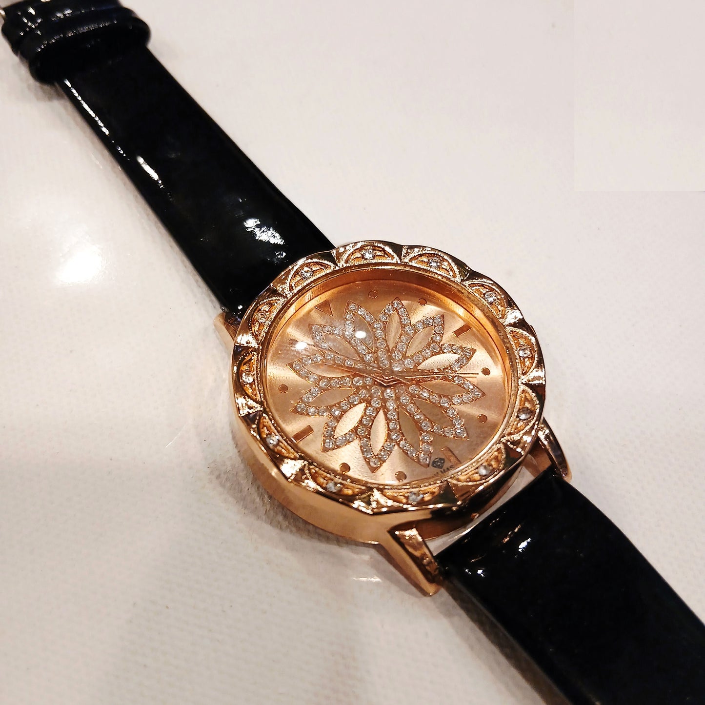 Stylish New Ladies Watch – Elegant Quartz Timepiece for Women