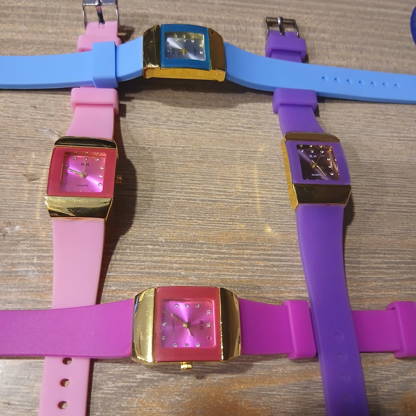 Upgrade Your Style with Our Vibrant Ladies Watch – Available in Stunning Colors!