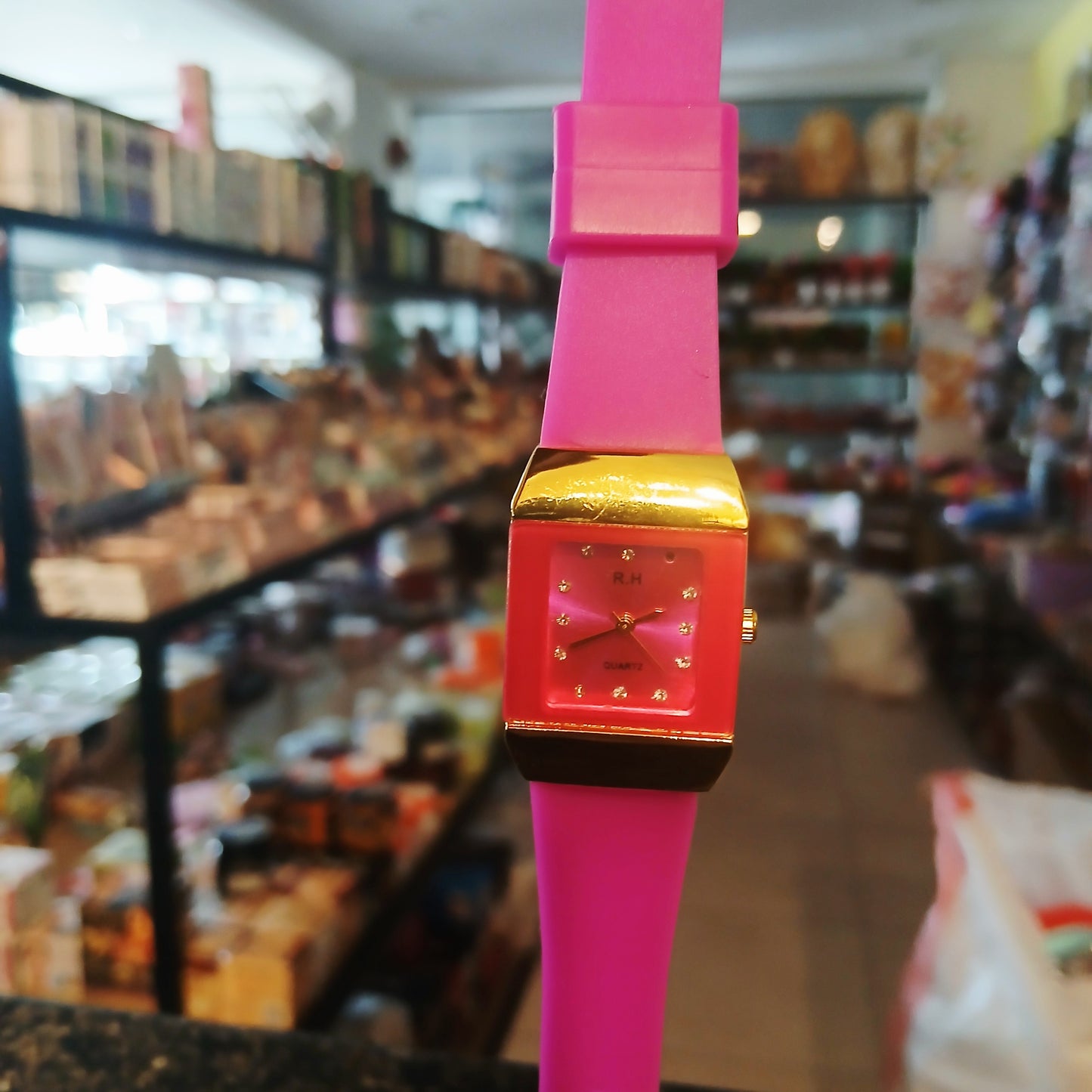 Upgrade Your Style with Our Vibrant Ladies Watch – Available in Stunning Colors!