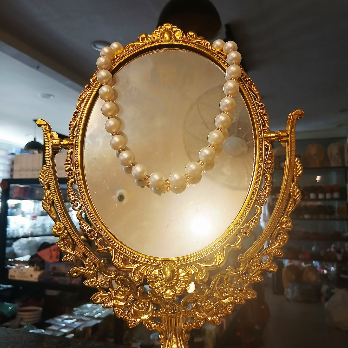 Make a Timeless Statement with Our Vintage Chunky Pearl Choker!