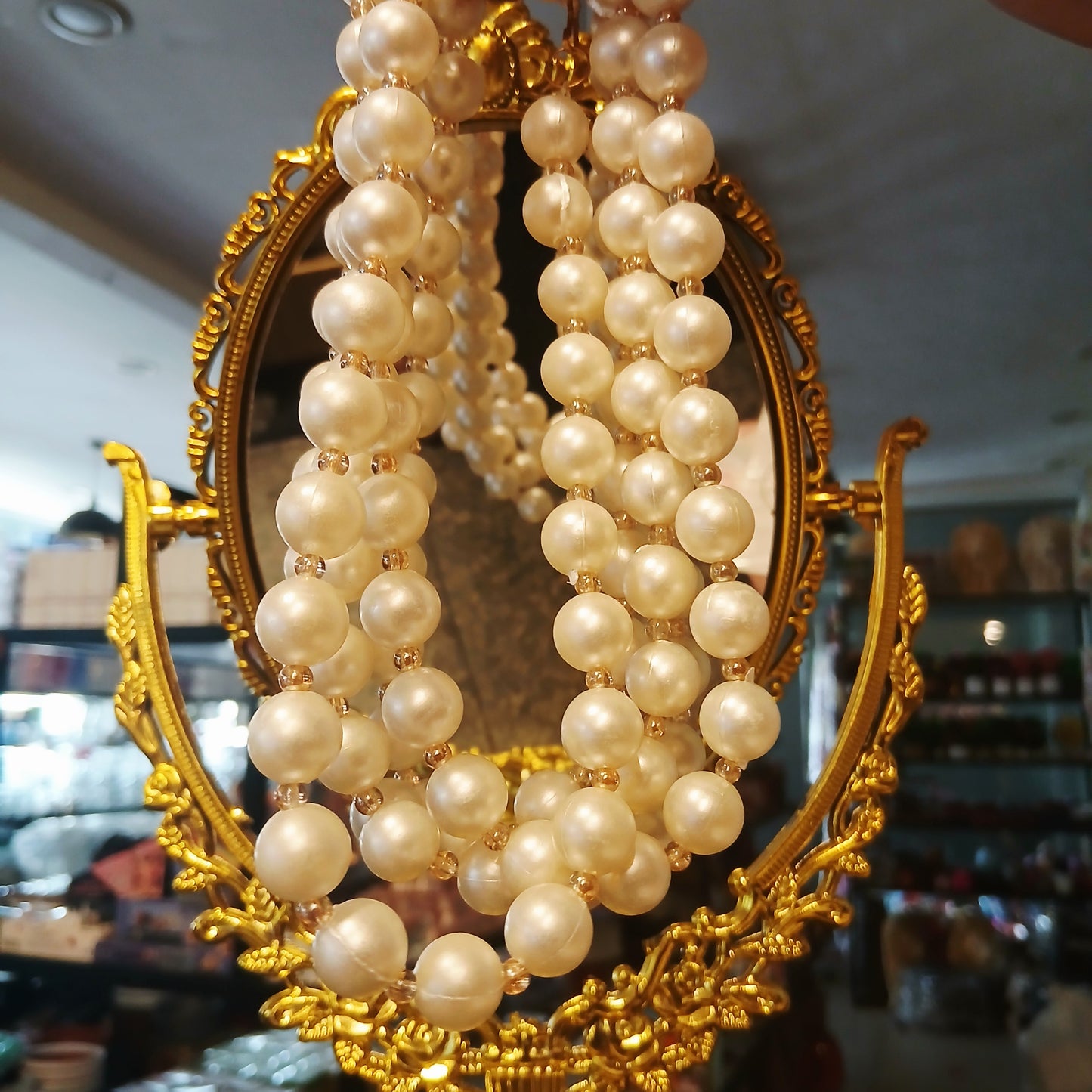 Make a Timeless Statement with Our Vintage Chunky Pearl Choker!
