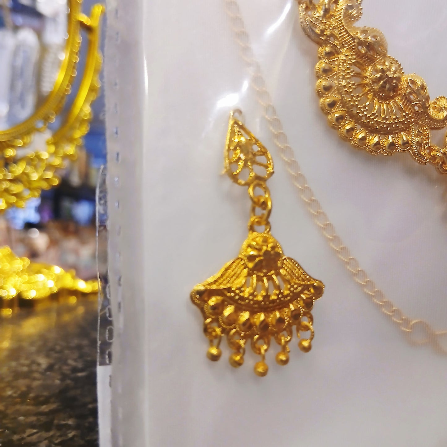 Elegant Golden Necklace & Earrings Set – Classic Jewelry for Women
