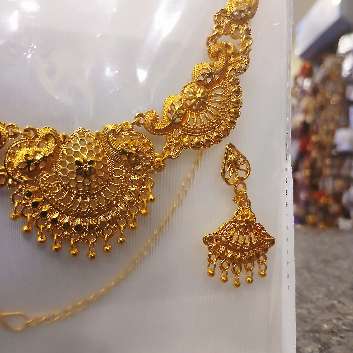 Elegant Golden Necklace & Earrings Set – Classic Jewelry for Women
