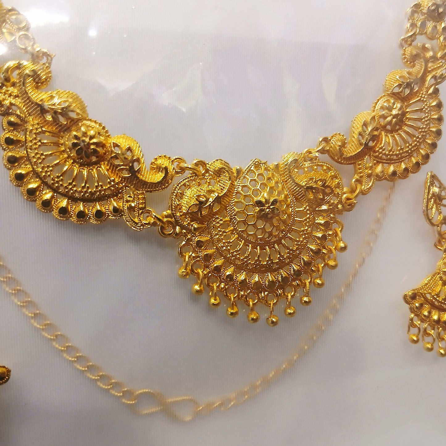 Elegant Golden Necklace & Earrings Set – Classic Jewelry for Women