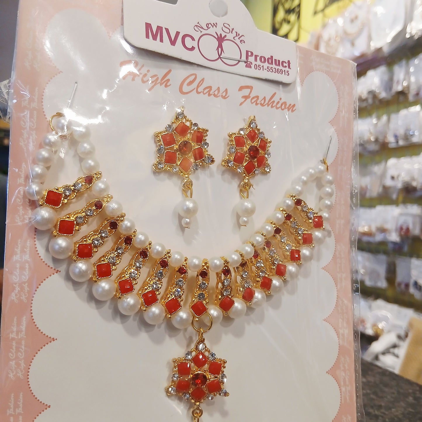 Elegant Golden Pearl Necklace Set – Red & White Pearls with Matching Earrings