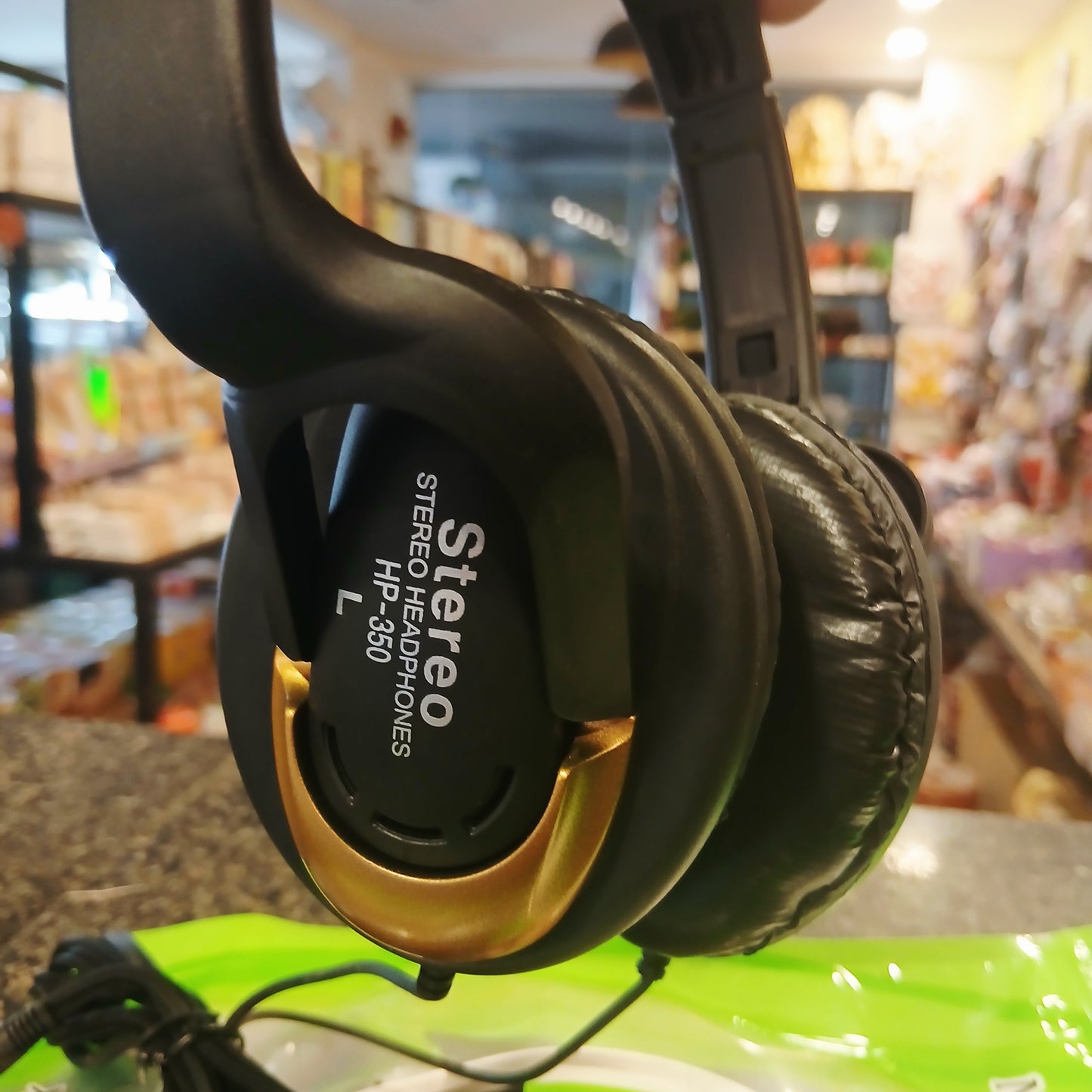 Classic Black Stereo Headphones – Immersive Sound & Comfortable Over-Ear Design