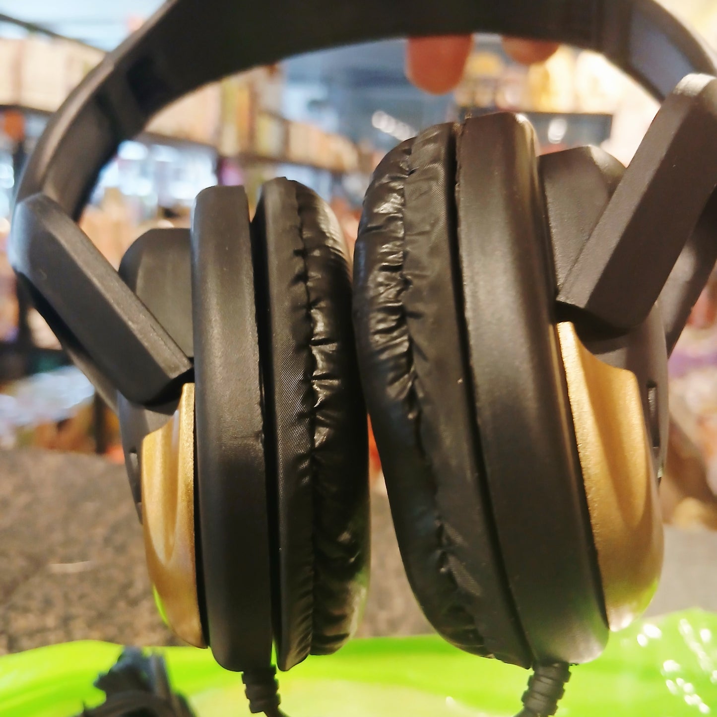 Classic Black Stereo Headphones – Immersive Sound & Comfortable Over-Ear Design