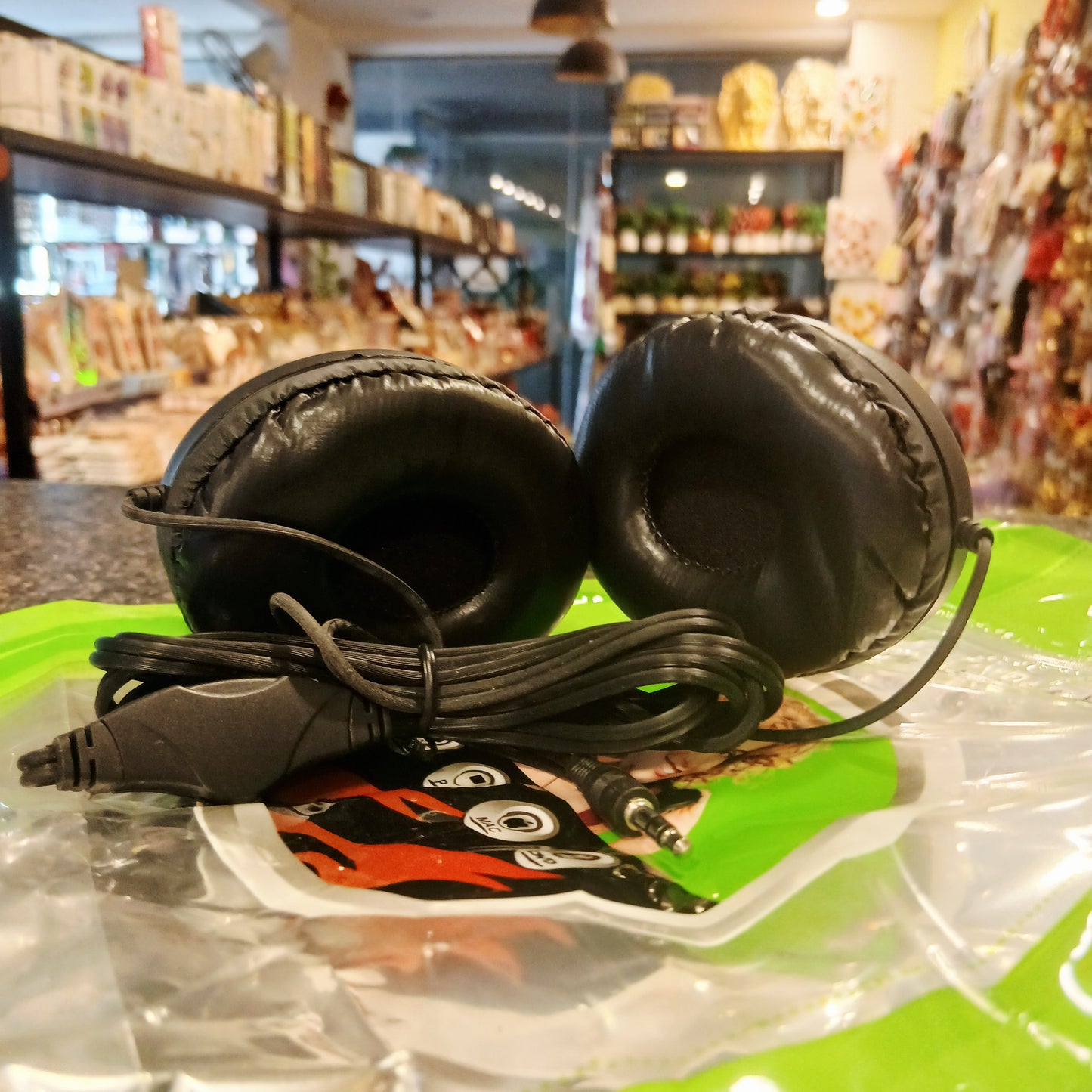 Classic Black Stereo Headphones – Immersive Sound & Comfortable Over-Ear Design