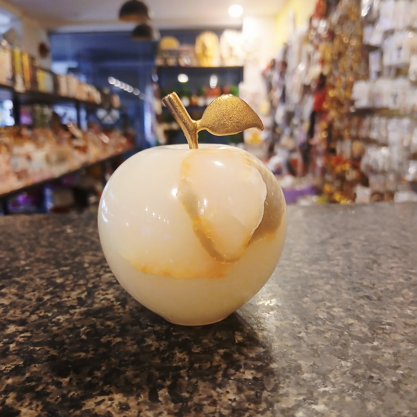 Elegant Marble Apple & Pear Decoration Piece – Handcrafted Decorative Paperweights / Desk Decor
