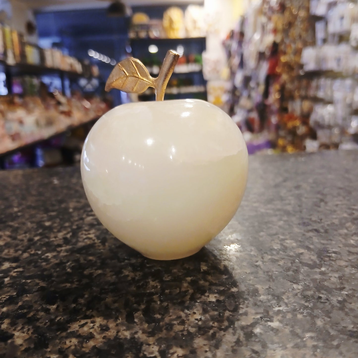 Elegant Marble Apple & Pear Decoration Piece – Handcrafted Decorative Paperweights / Desk Decor