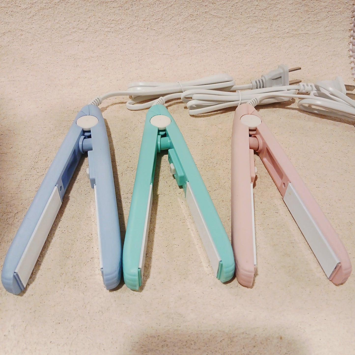 Glide & Go Mini Hair Straightener – Compact, Dual Voltage Travel Iron