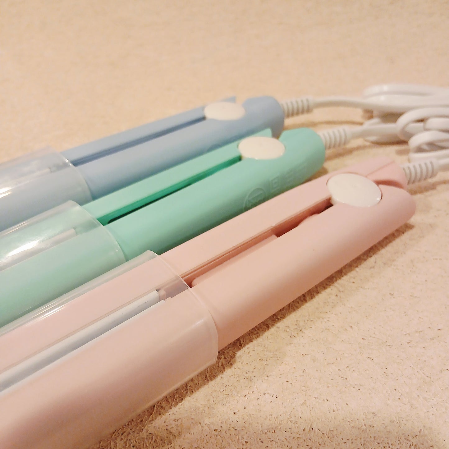 Glide & Go Mini Hair Straightener – Compact, Dual Voltage Travel Iron