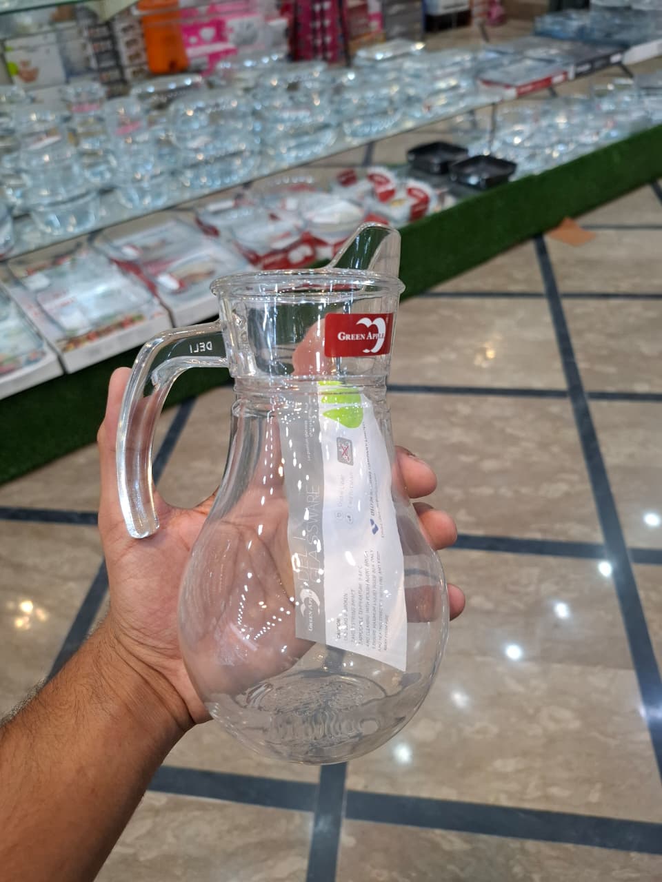 Glass Beverage Pitcher with Ergonomic Handle